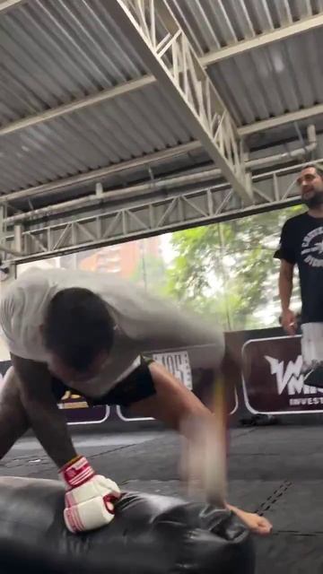 🔥 Чарльз Оливейра готовится к реваншу с Максом Холлоуэем! смотреть онлайн