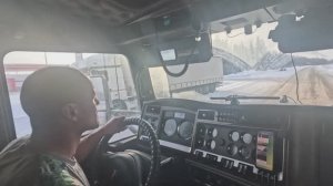 Кенворт - Т660. В Мороз ночью, прихватило воздух. В Кирове попал на подъеме.