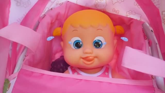 Настя работает в парке аттракционов для детей и следит смотреть онлайн