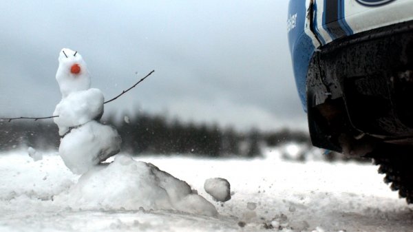 машина сбивает снеговиков!►Extreme suv driving simulator