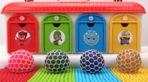 Мультики для детей | Залипательный гараж — жмём гелевые шарики антистресс