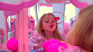 Настя наряжается не по погоде