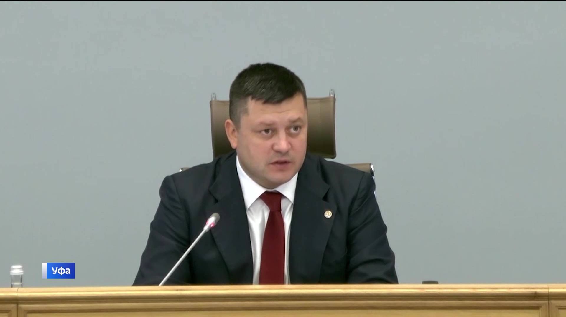 Мэр Уфы назвал районы, которые имеют больше всего замечаний по уборке снега смотреть онлайн