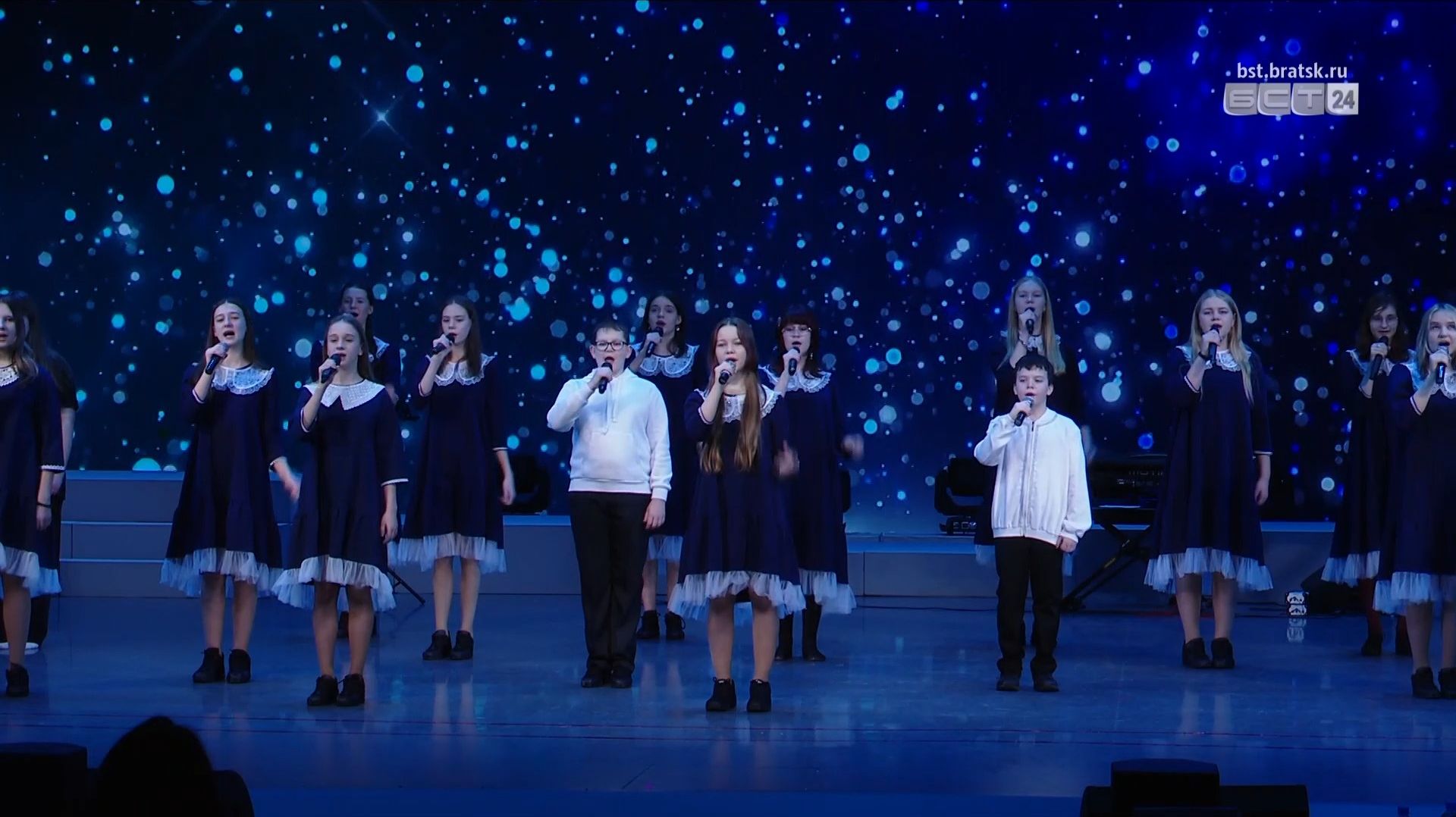 Вокально-эстрадный ансамбль «Василики» приглашает братчан на сольный концерт смотреть онлайн