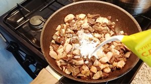 Нежная курочка с грибами на обед/Даже не встречает