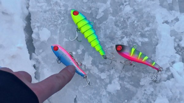 Азартная ловля судака зимой На НОВЫЕ вибы! Зимняя рыбалка. Бурим лёд ОВХ