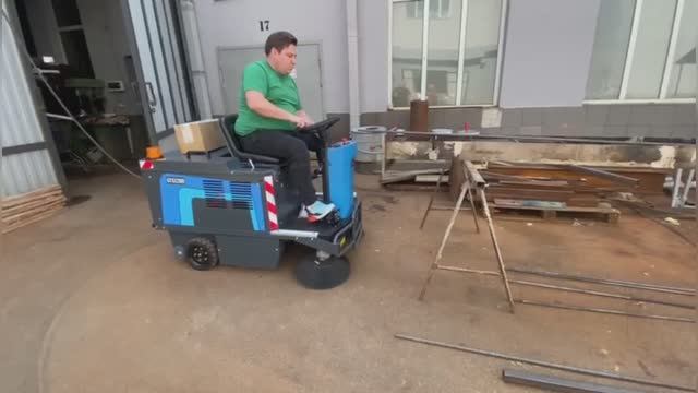 Gadlee GTS1200 — обзор ride-on подметально-уборочной машины смотреть онлайн