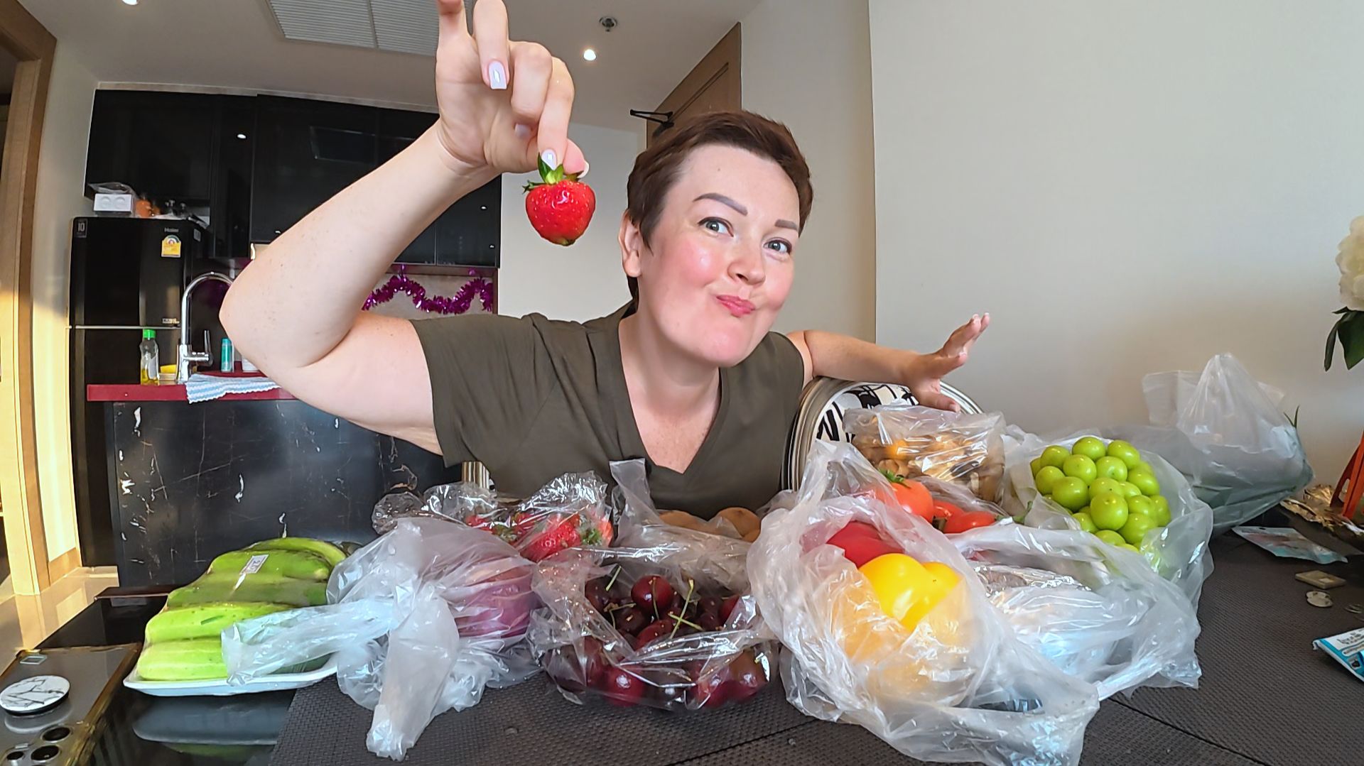 Скупили пол РЫНКА, распаковка покупок в Паттайе! ЦЕНЫ шокируют! Деликатесы за КОПЕЙКИ! Таиланд Влог смотреть онлайн