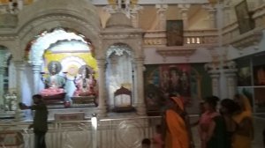 Храм,балкончики и девушки в сари!