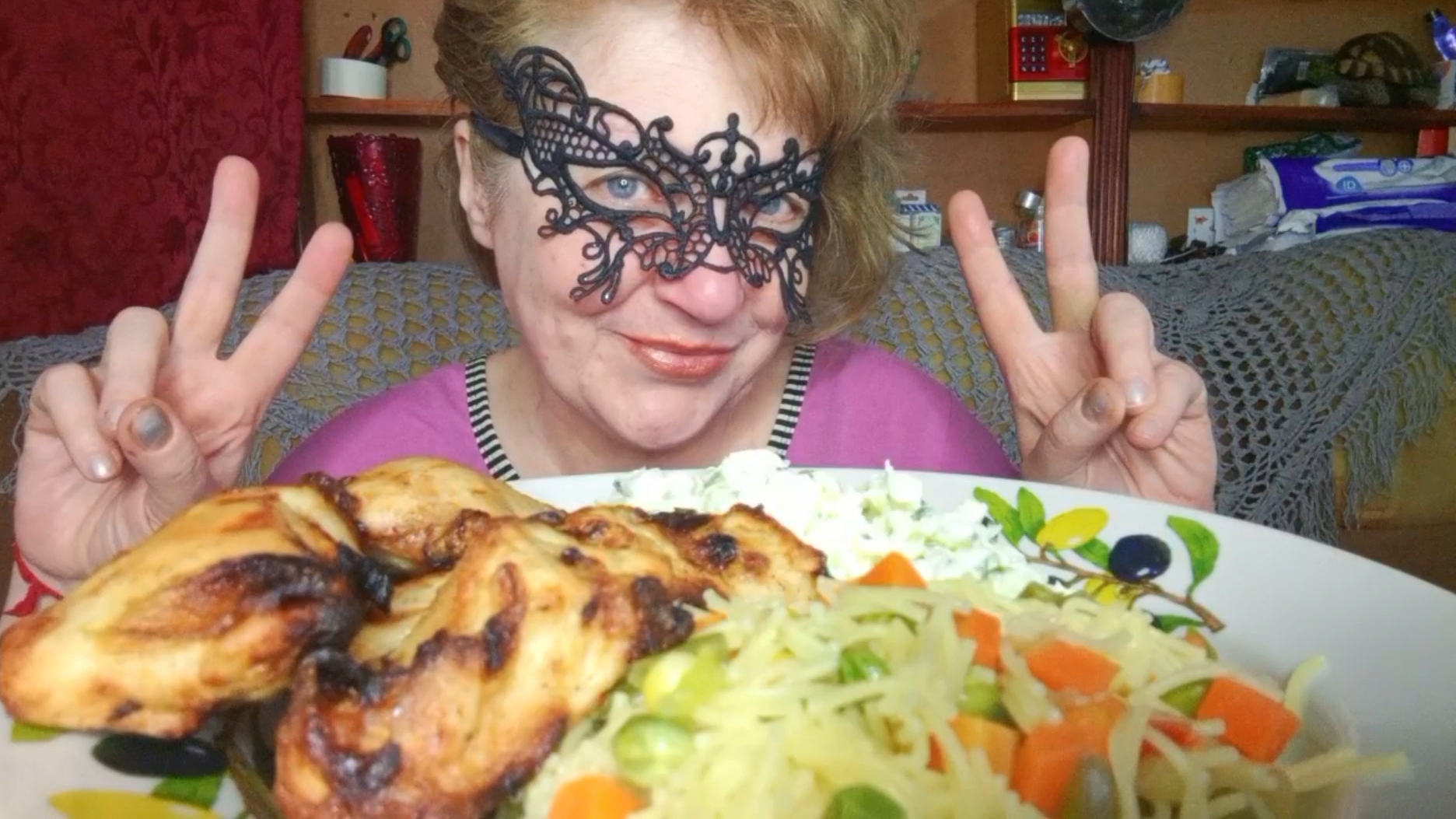 Мукбанг КУРОЧКА по Грилевски с ВЕРМИШЕЛЬЮ Мазайка/ МУЛЬТИКИ из Нашего ДЕТСТВА! смотреть онлайн