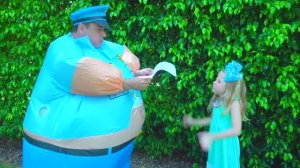 Настя и полицейский расследуют тайную жизнь домашних