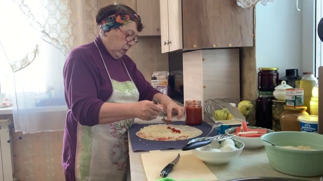 Крутила, вертела, рулетик закрутила. смотреть онлайн