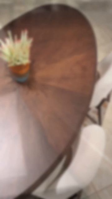 Большой овальный стол смотреть онлайн