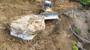 Удаление породы бульдозером LIEBHERR 744 #бульдозер #бульдозерное оборудование #рабочие машины liebh