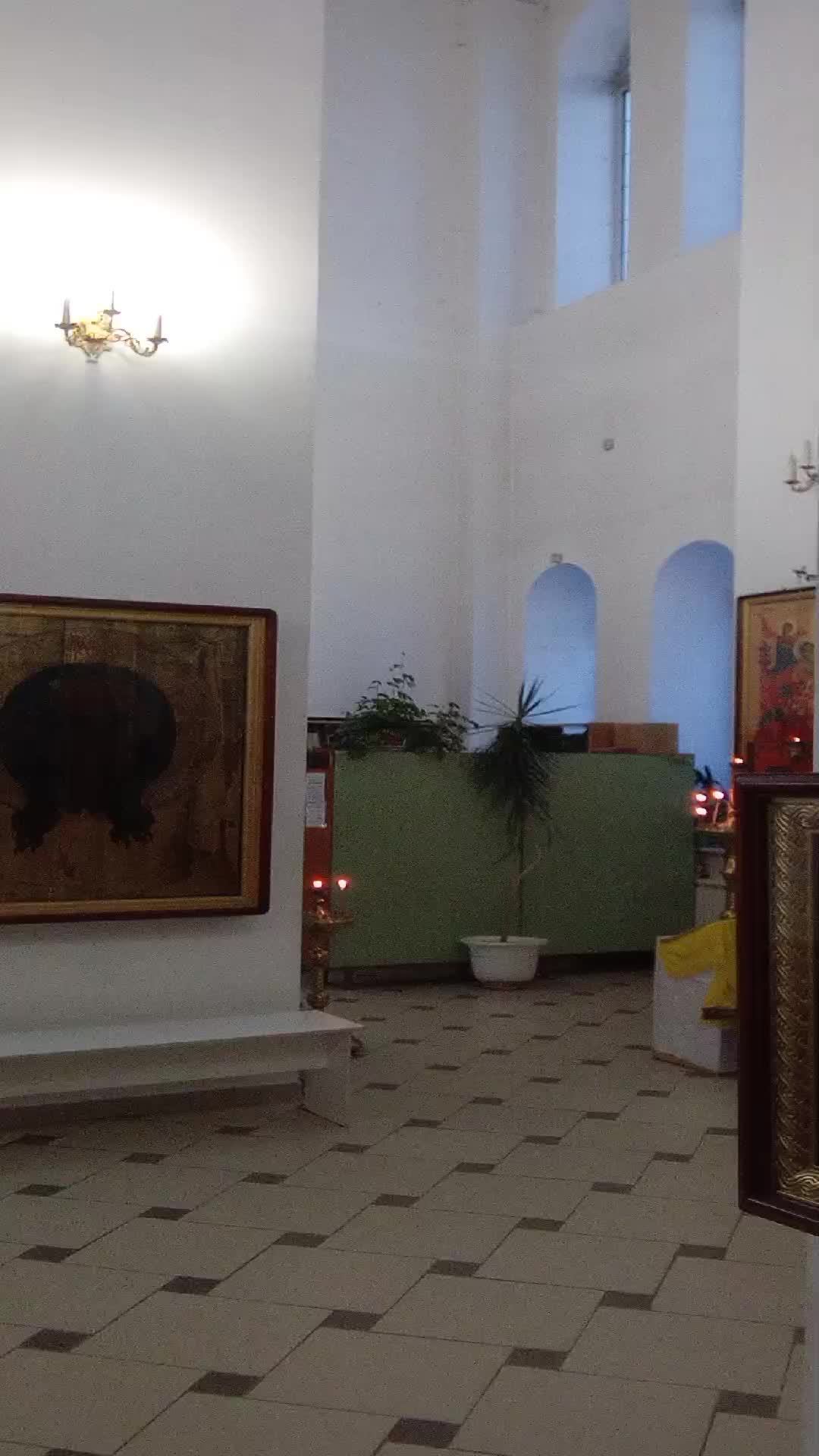 Божественная служба в храме Святой Троицы смотреть онлайн