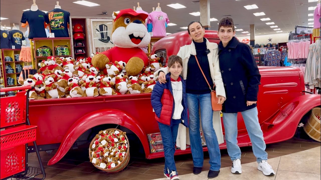 Мы Сошли Сума | Самая Известная Бензоколонка в Мире | Большая Новость | Семейный Влог Эгине смотреть онлайн