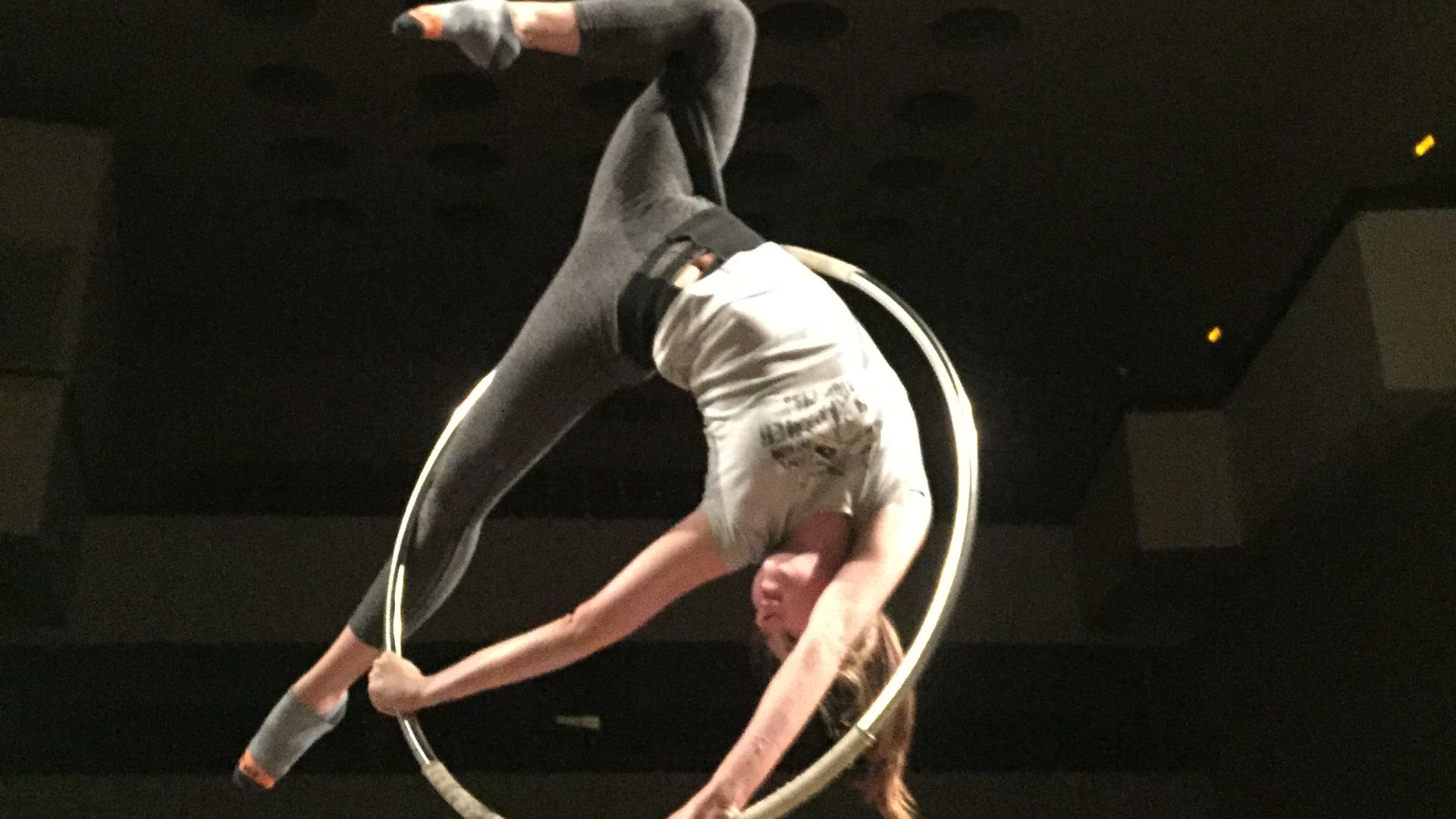 Обучение на воздушном кольце для всех желающих (элементы на гибкость и растяжку) смотреть онлайн