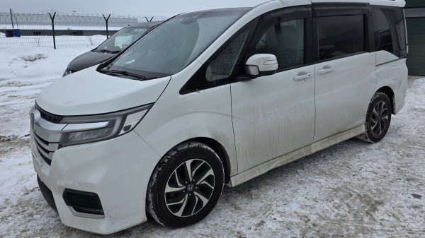 Honda Stepwgn Spada 2018 купили под заказ в Правый руль Би Би на аукционе в Японии