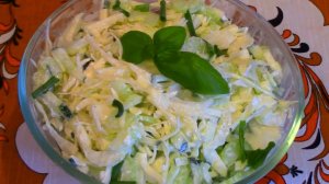 Салат из сельдерея с яблоком.