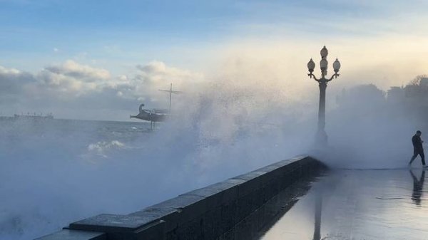Вспомним лучшие моменты недавнего шторма.  Замедленная съёмка и под музыку.