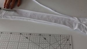 Хватит выкидывать старые футболки. Увидела, как дизайнер отрезает от них верхнюю часть, и удивилась