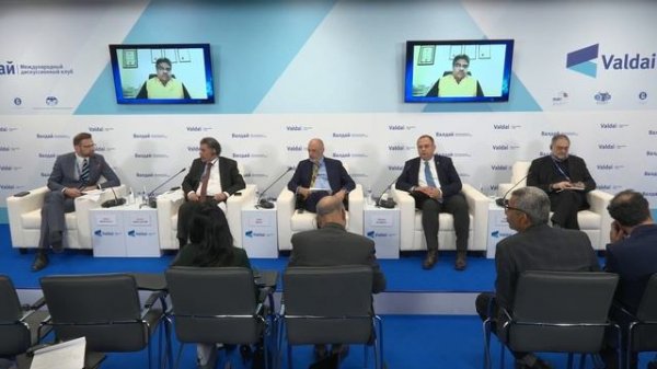 Political Systems Amid Global Instability and Crisis of Public Trust (in Arabic)