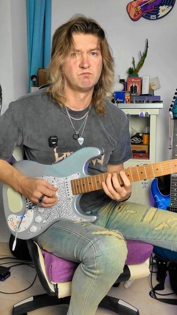 Включаем, коннектим с телефоном, играем. Smart electric guitar Bullfighter Vibe T-3