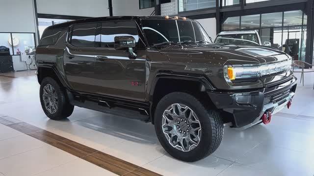 GMC Hummer EV 2026 - Интерьер и Экстерьер смотреть онлайн