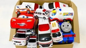 Проезжает мини-автомобиль скорой помощи.Тест на экстренную езду по склону.☆ Вождение мини-автомобиля