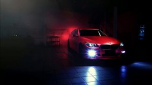 Стрелка спидометра рвётся к пределу.