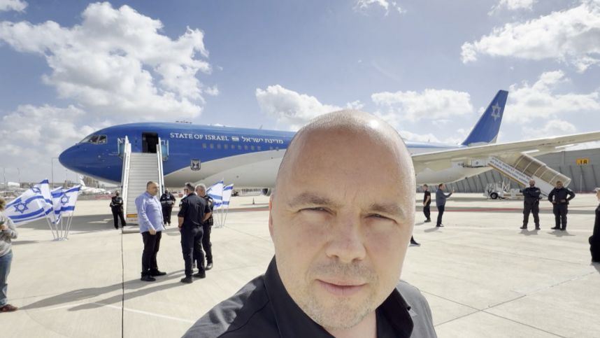 Российского журналиста Никиту Кулюхина сняли с борта Нетаньяху смотреть онлайн