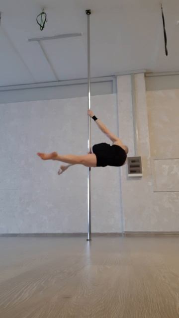 Почти параллельно полу. А вот над растяжкой будем работать! (Александр Странник )