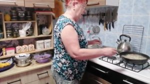 Жизнь пенсионеров. На обед у мясо тушеное