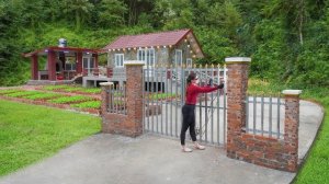 Завершаю строительство красивых фермерских ворот. Установила прочную железную дверь. Серия 19.Ли Фук