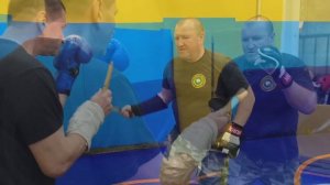 Спарринги по заданиям. Нож на нож, невооружённый против ножа , ближний бой(работа мозга).