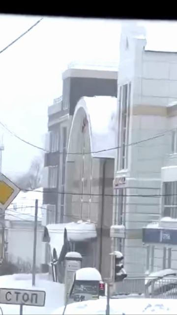 Оборвало провода рядом с проезжей частью смотреть онлайн