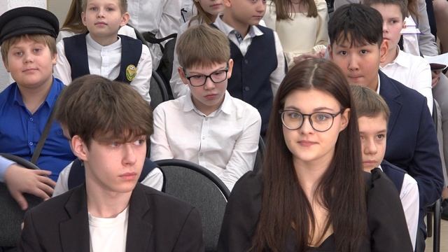 Пятые классы. Конкурс военно-патриотической песни смотреть онлайн