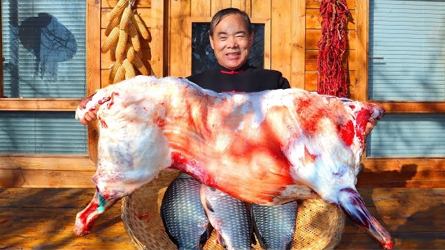 Лучший в мире суп из баранины на зиму. Тушу половину баранины с тремя рыбами. Кухня Китая смотреть онлайн