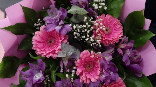 В Армавире в поликлинике №2 проводили на пенсию 93-летнего врача-хирурга