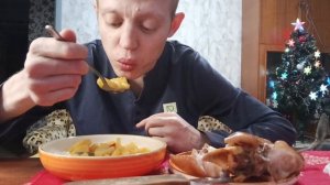 Мукбанг// Рулька с картошкой запечённая в духовке