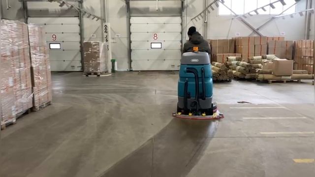 Tennant T7 — обзор мощной поломоечной машины: производительность и инновации смотреть онлайн