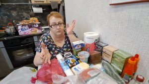 В магазинах всё очень дорого...