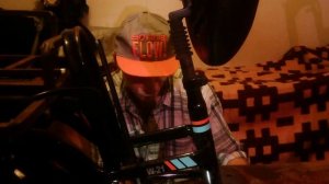 Сменил кепку и продолжил мыть электровелосипед