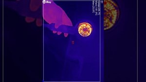 замер температуры складным компактным феном Scarlett SC-HD70IT15