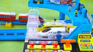 Поезда! Детская железная дорога! Играем вместе.