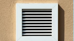 Как правильно поставить вентиляционную решетку.