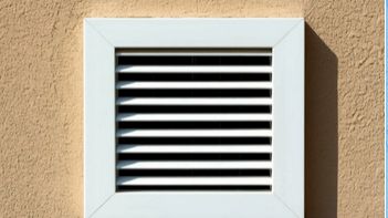 Как правильно поставить вентиляционную решетку.