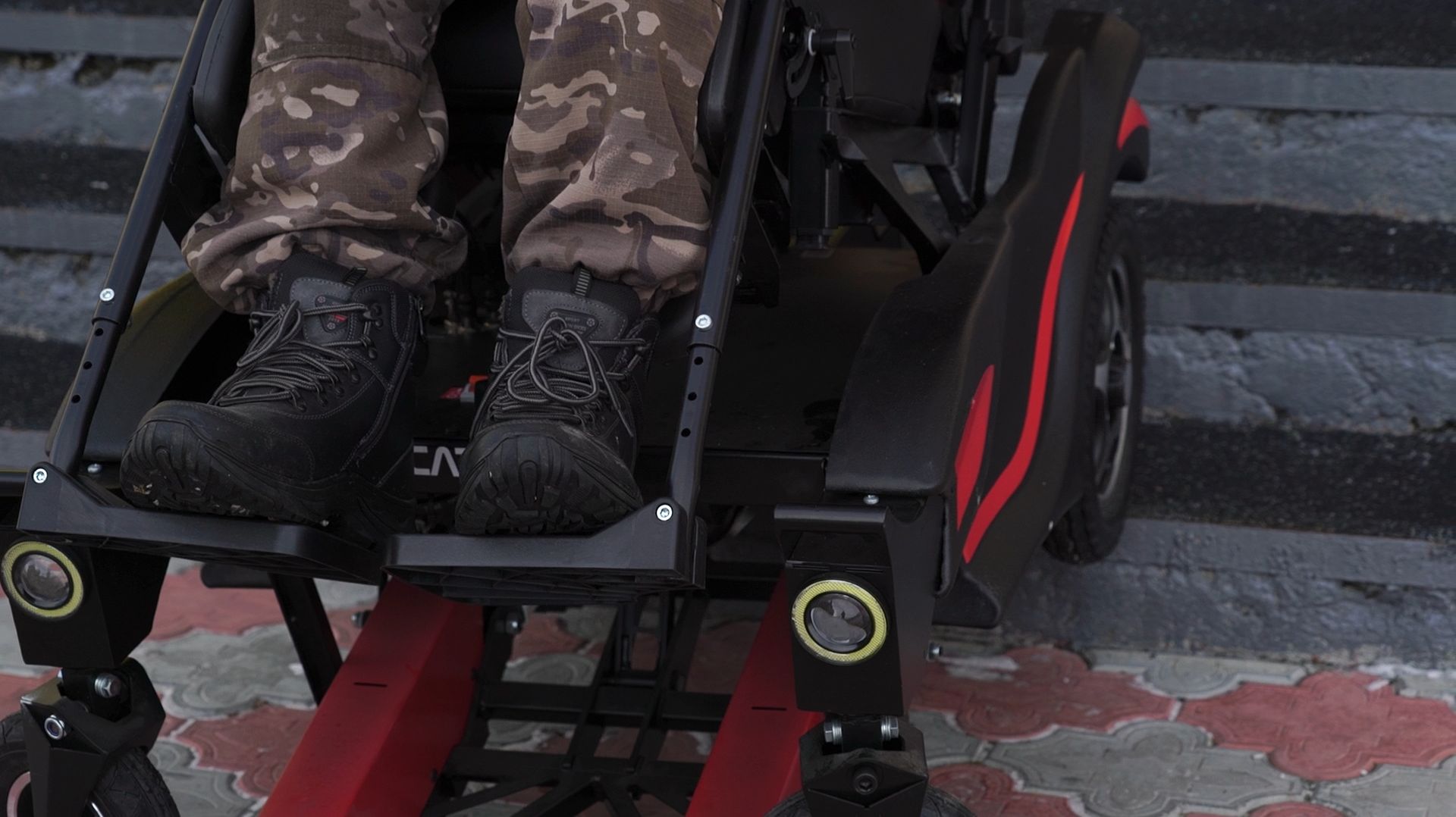 ИЗБИЛ ИНВАЛИДА смотреть онлайн