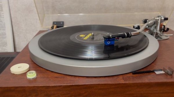 [прод] The Beatles – Revolver - LP - UK, 1966, MONO, -2/-2, заедает на B4, в остальном - хороший VG