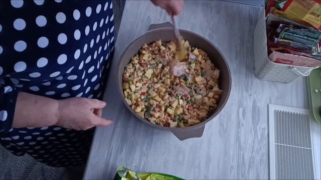 Благодарю всех за поздравления.😘Коты достали!!!Готовлю одно из моих любимых блюд. Просматриваю фото смотреть онлайн